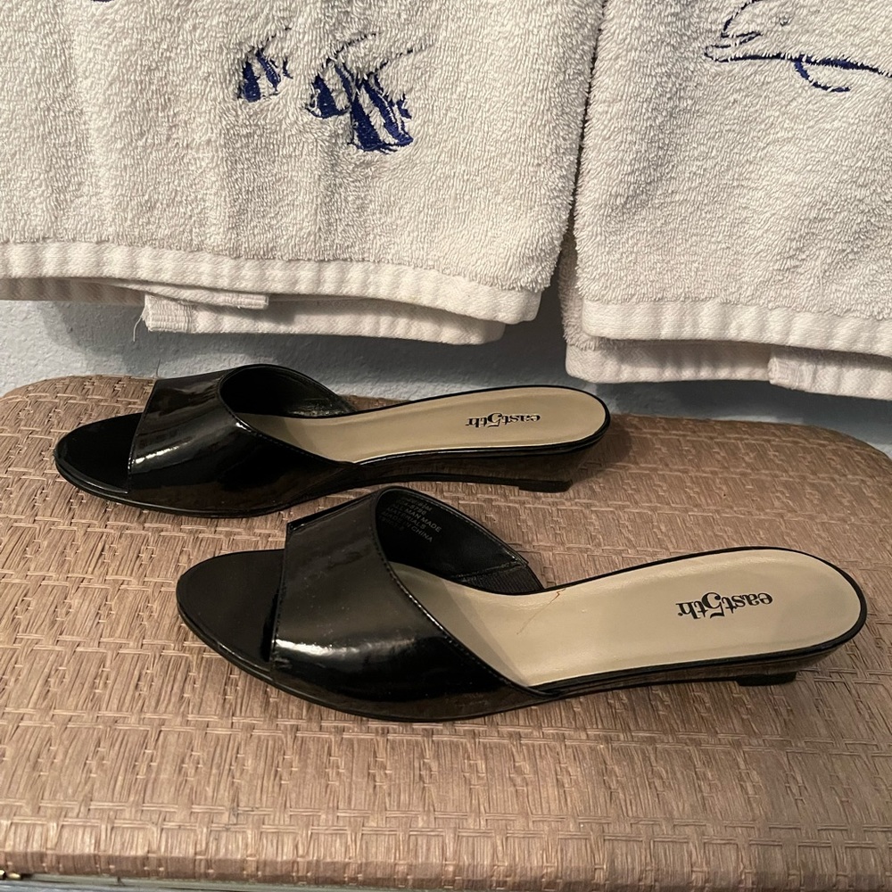 Black patent leather slides sz  8 1/2